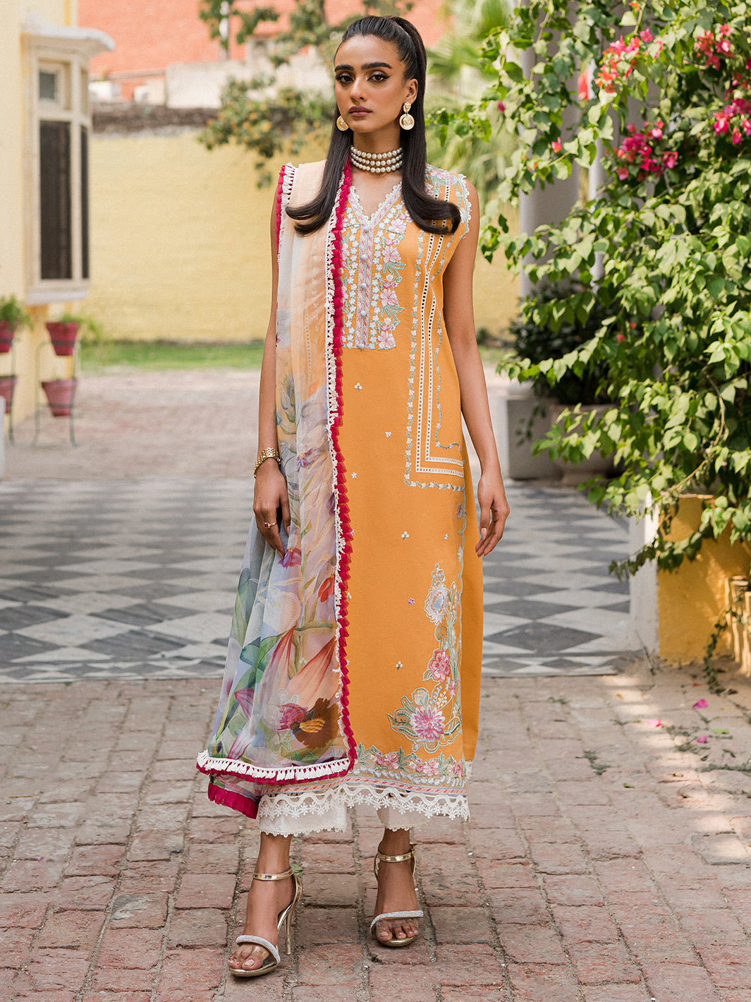 Mushq-Roheenaz Wisteria Summer Lawn - ELAHEH