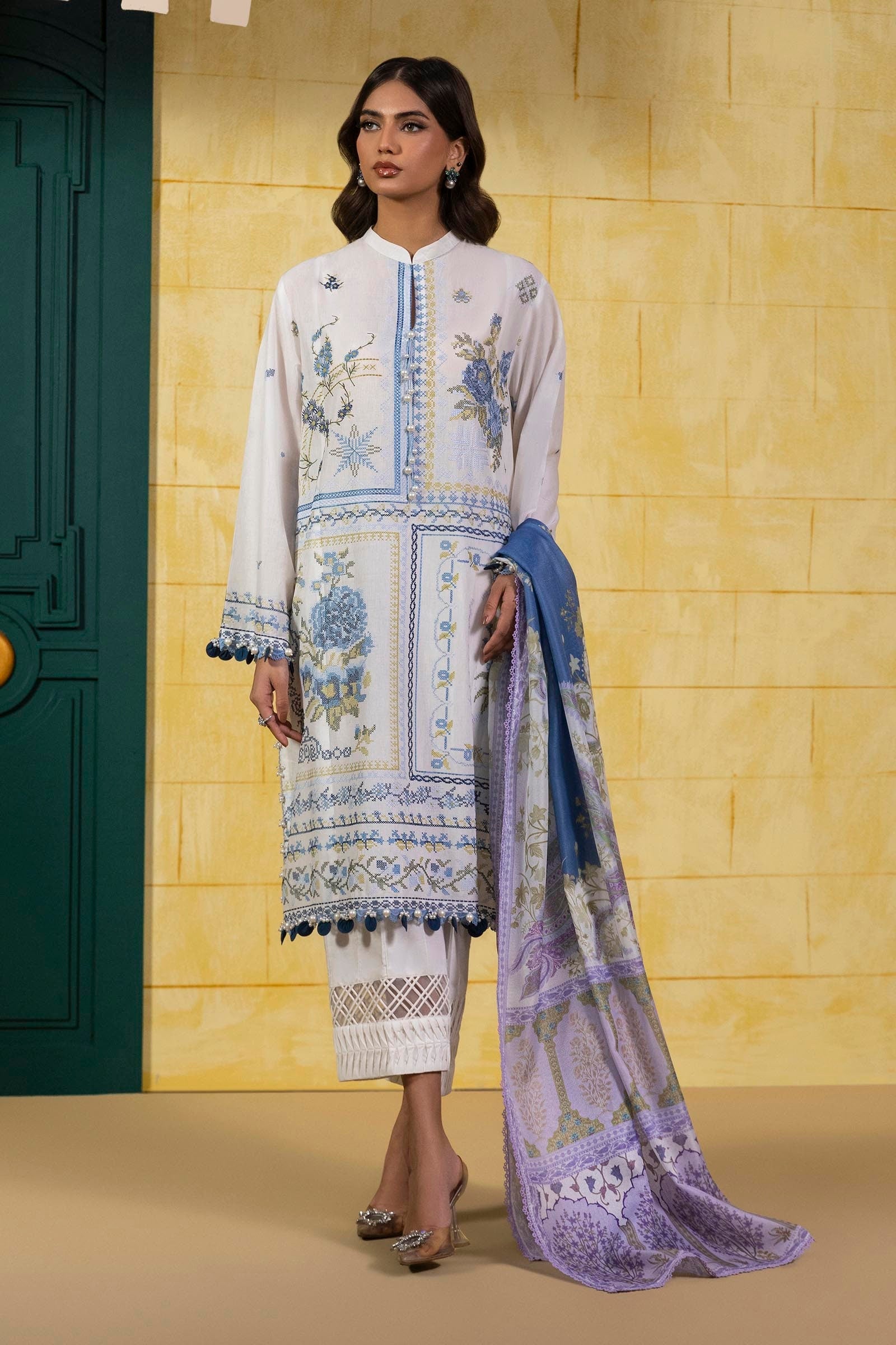 Sana Safinaz Luxury Muzlin Embroidered Lawn – M251-018A-3CS
