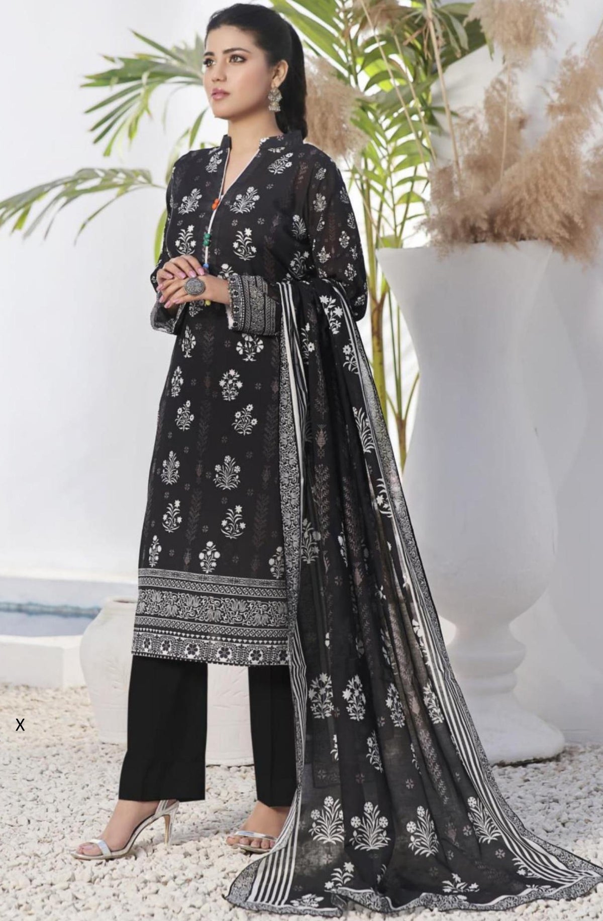 Monochrome - Maryam's Summer Black & White Luxury Prints - AB-07-24