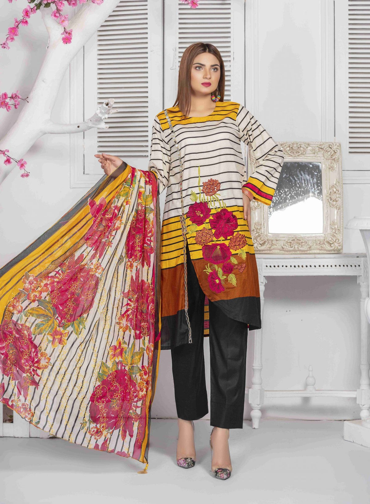FLORAL FANTASIE LUXURY LAWN SS'21 (EMBROIDERED DUPATTA) - 06
