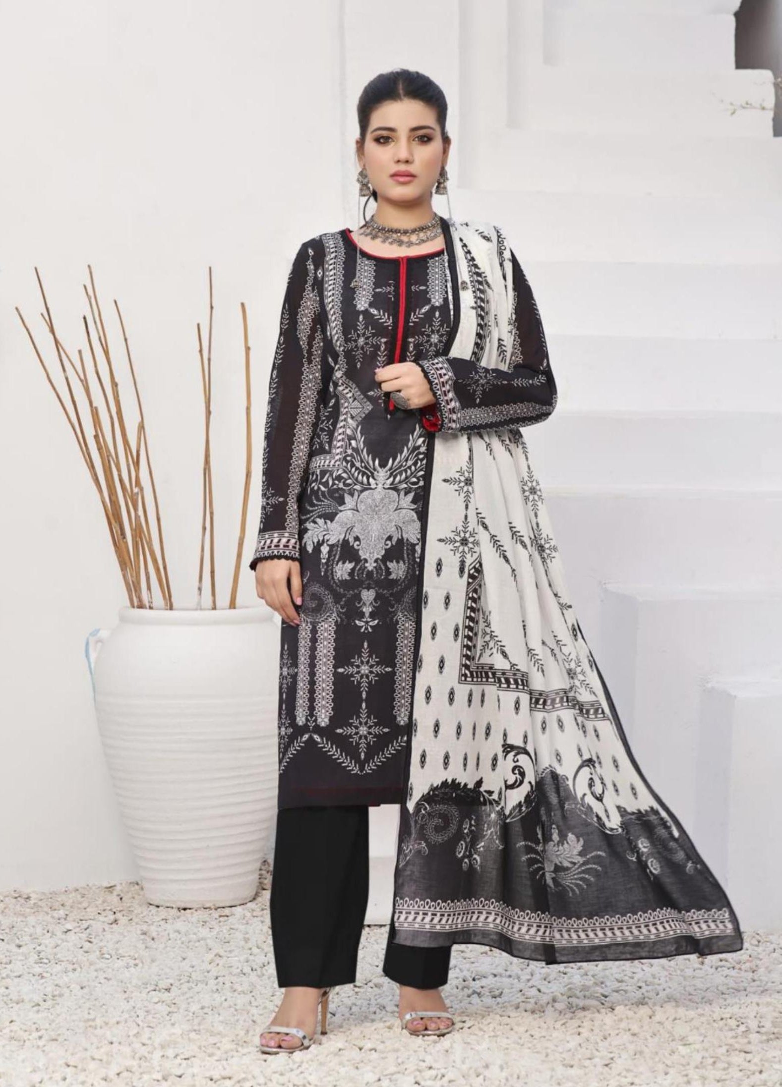 Monochrome - Maryam's Summer Black & White Luxury Prints - AB-09-24
