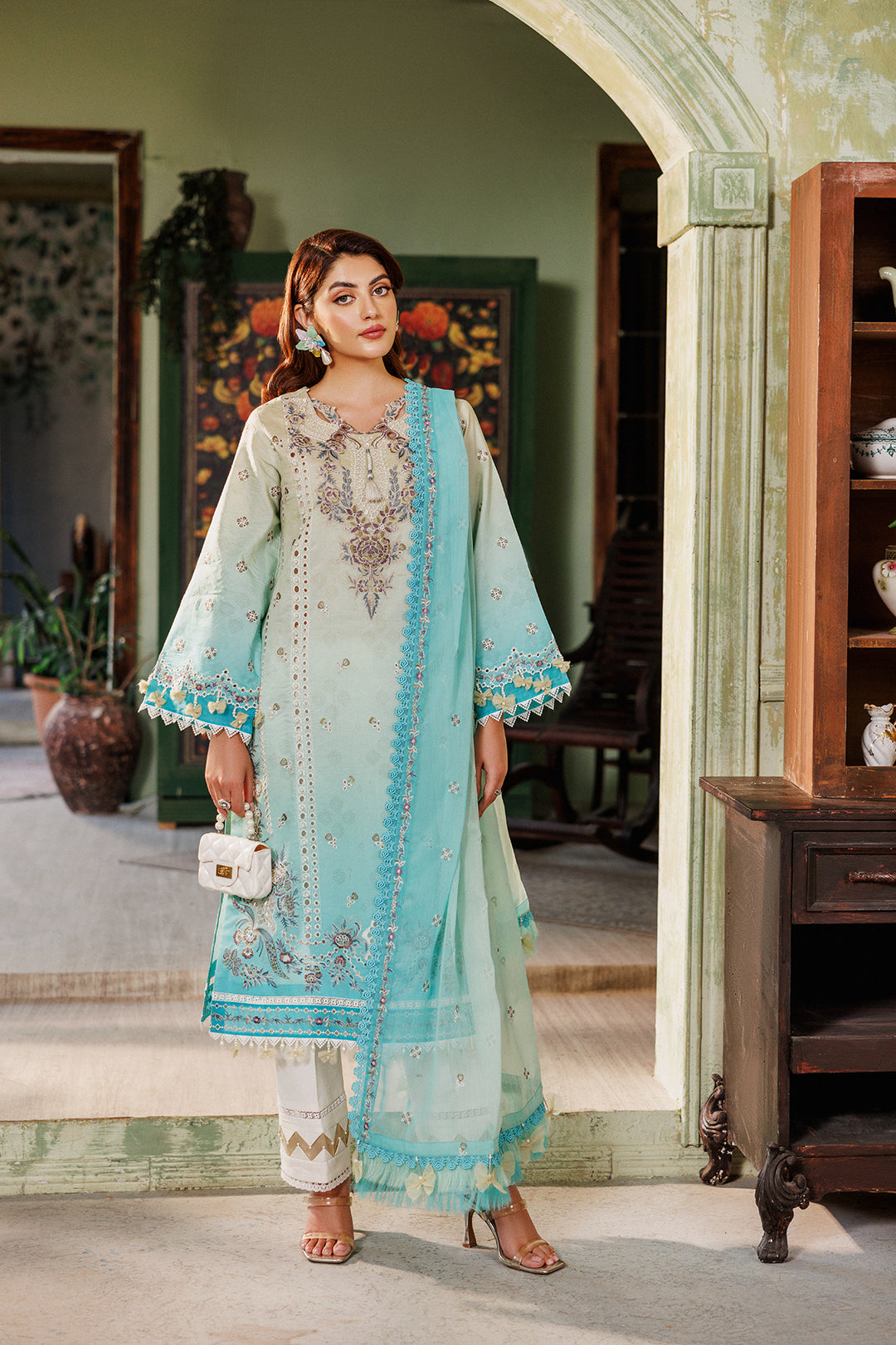 BQ- Alizeh Maahi Luxury Embroidered Lawn'24 - AF-EPL-7016-ZARI