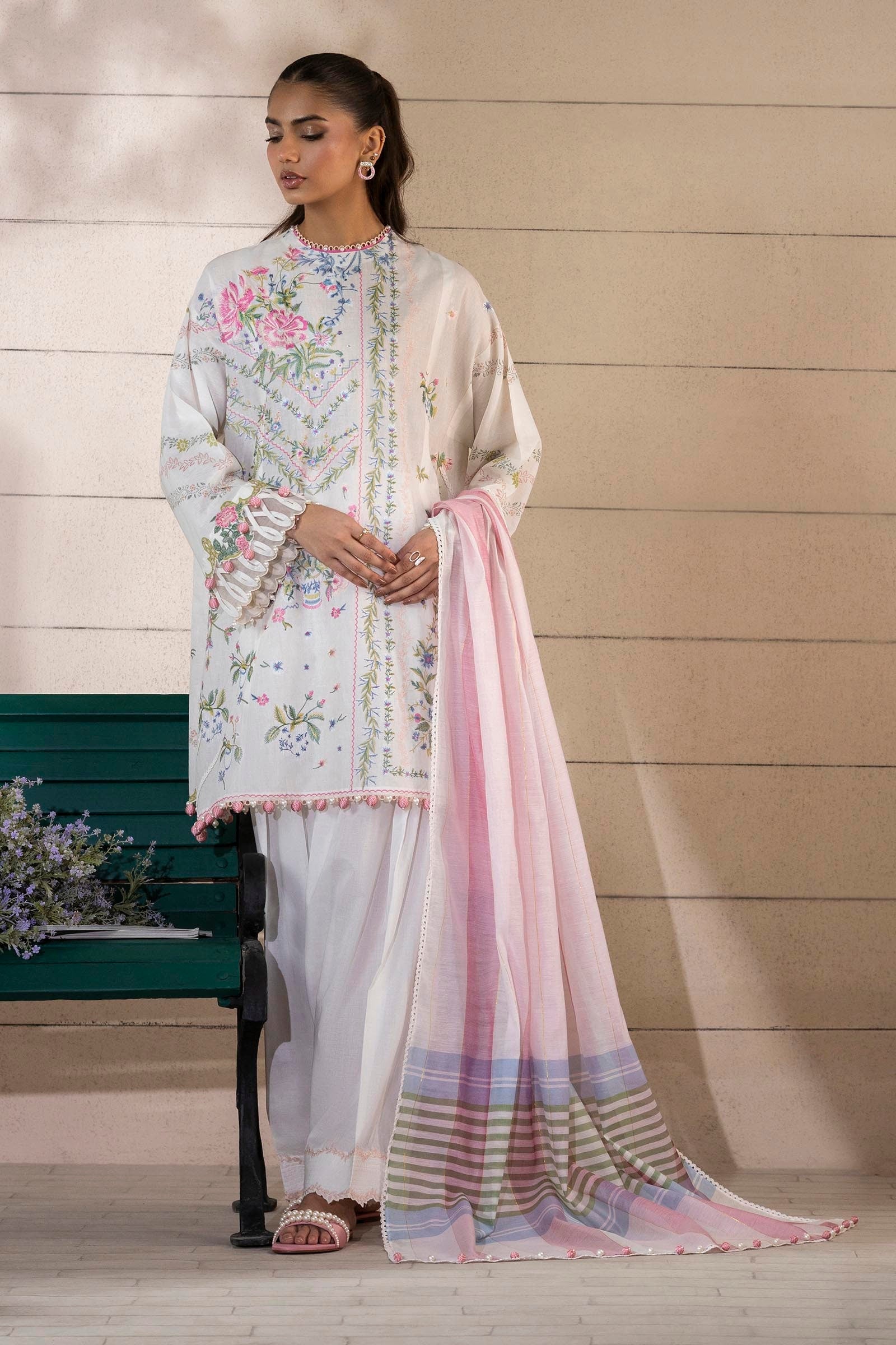 Sana Safinaz Luxury Muzlin Embroidered Lawn – M251-001A-3CS