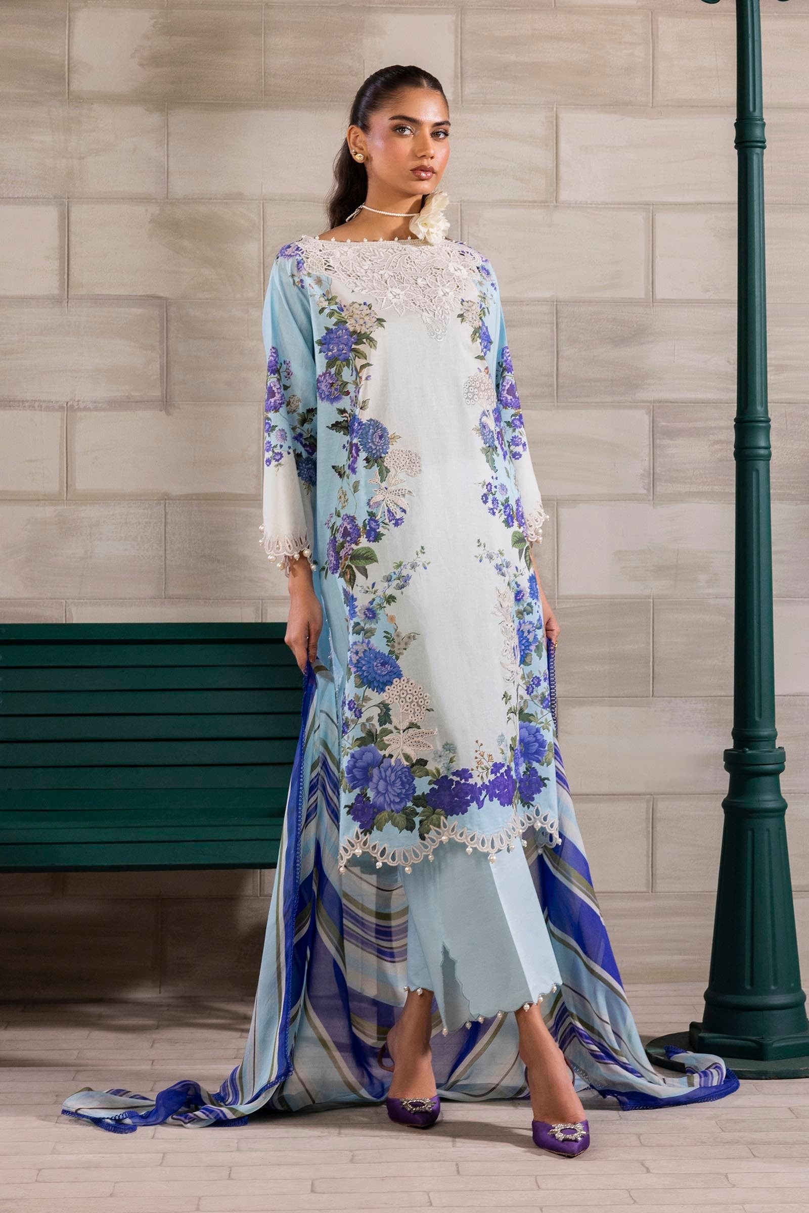 Sana Safinaz Luxury Muzlin Embroidered Lawn – M251-022B-3CS
