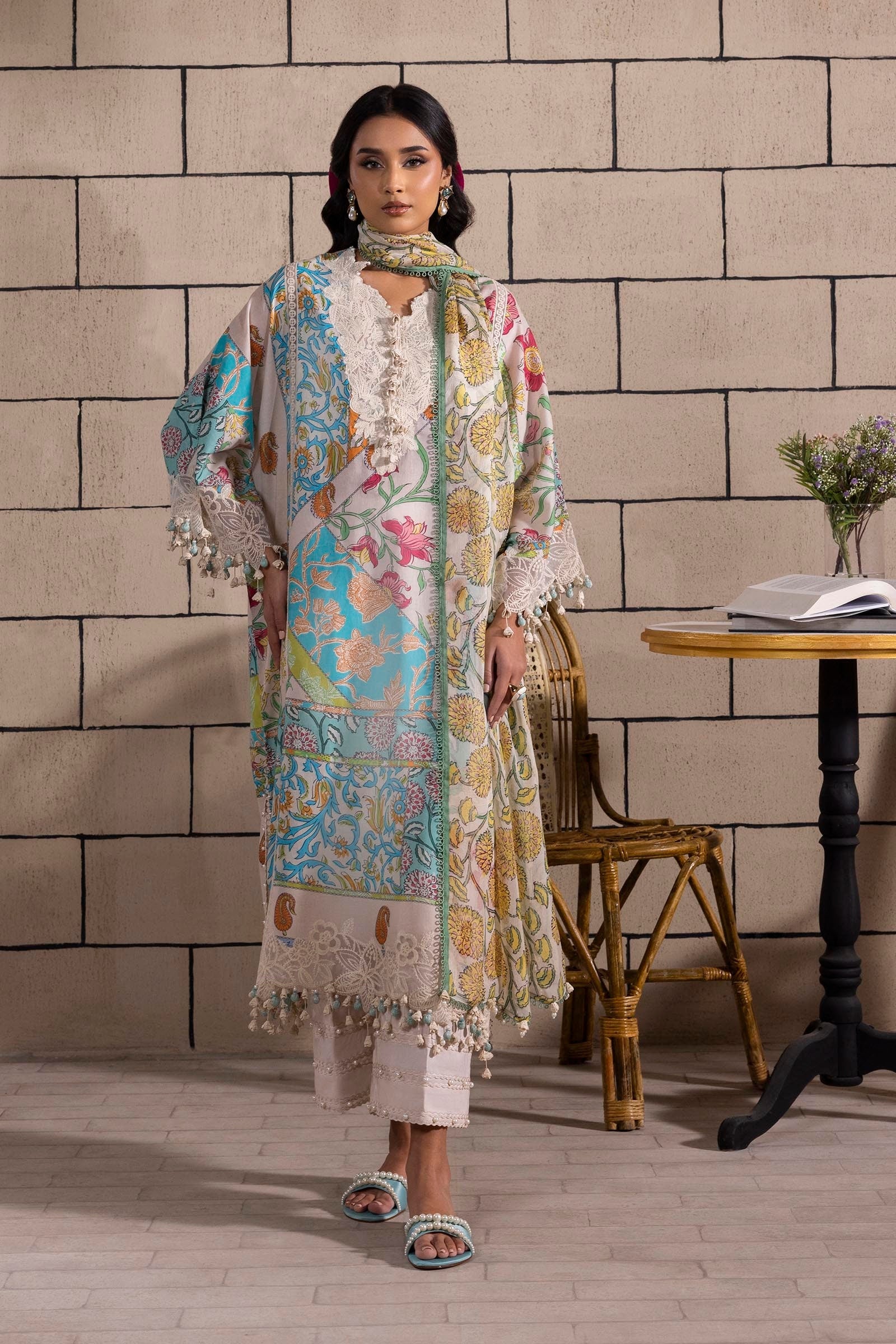 Sana Safinaz Luxury Muzlin Embroidered Lawn – M251-027B-3CS