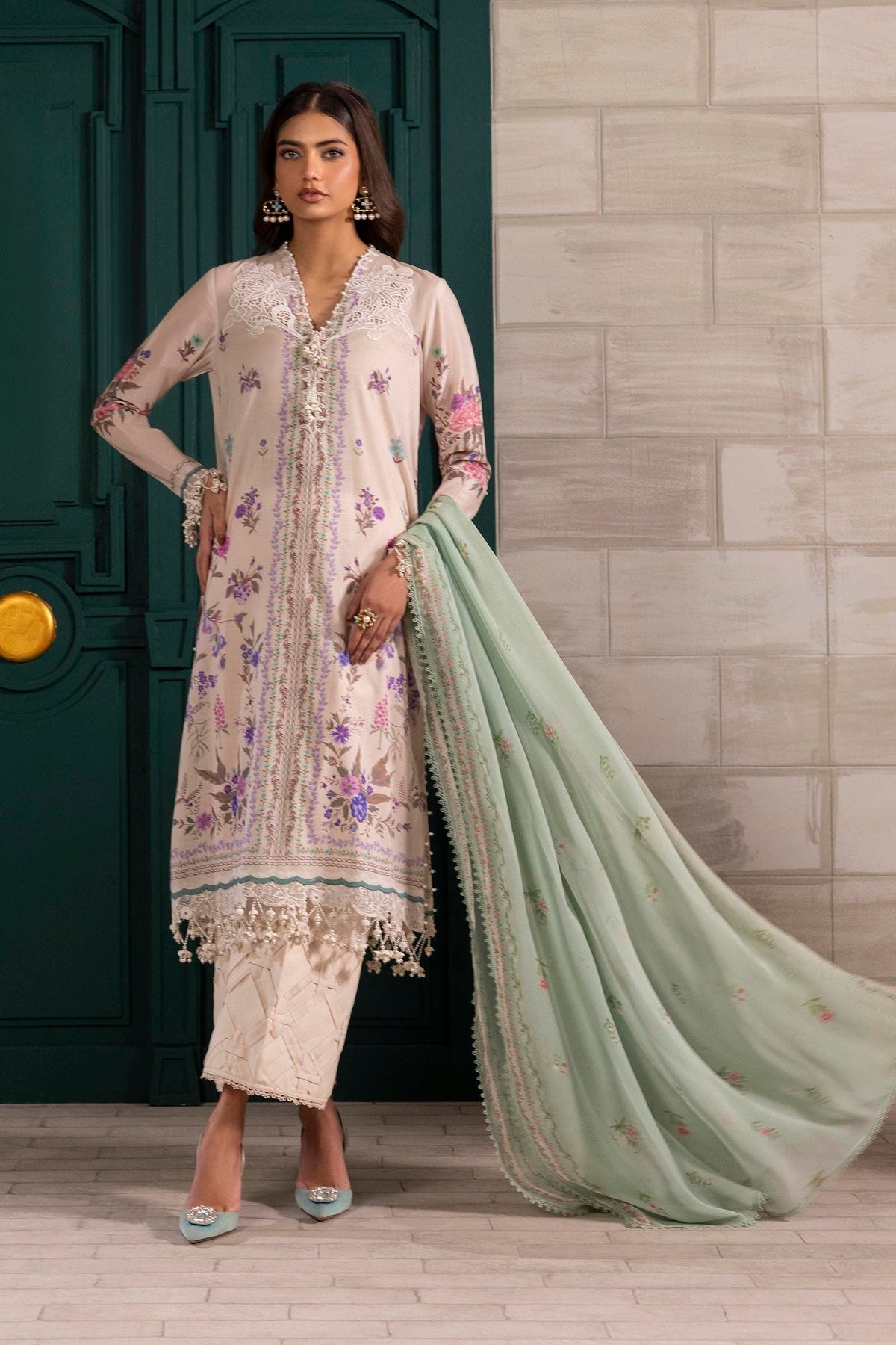 Sana Safinaz Luxury Muzlin Embroidered Lawn – M251-028A-3CI-