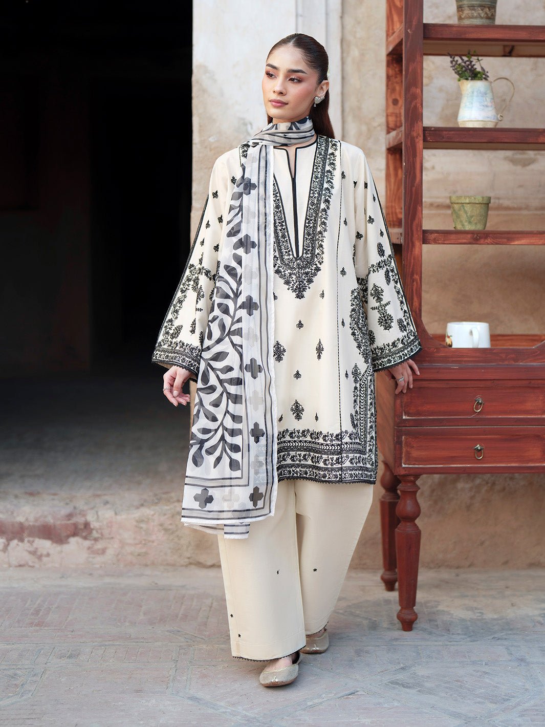 Deyar - Rumi Luxury Unstitched Embroidered Lawn 3 Piece Suit - Sitara – Summer Collection